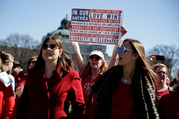 把“妇女节”过成“没有妇女日” 美国女性这样表达自己的诉求