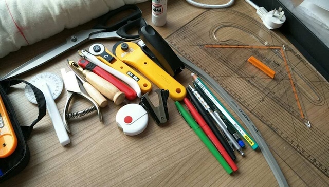 【寻找行家】王庆最初只是个移民打工仔 但他现在已是伦敦最好的时装打版师