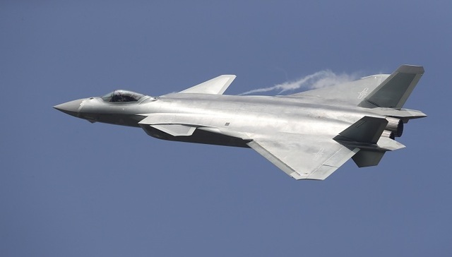 央视军事新闻证实歼-20已进入空军服役