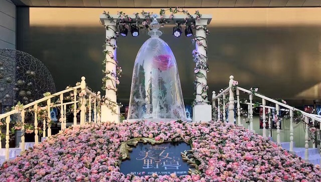 北京潮人的聚集地三里屯 如今成了大电影宣传的扎堆地