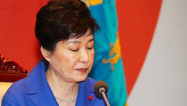 八位法官一致通过 朴槿惠成韩国宪政史上首位被弹劾总统