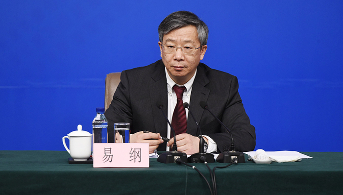 易纲