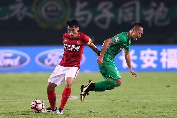 【体育晚报】才踢了一轮罚单就满天飞了 足协公布2017赛季首批罚单