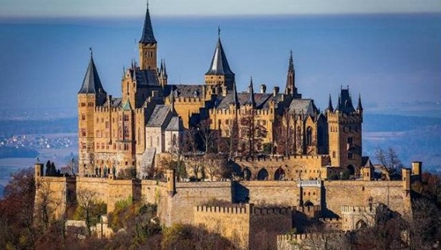 去欧洲旅行的真军迷，一定不会错过这几座城堡
