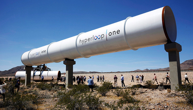 Hyperloop首次展示超级高铁管道 预计上半年公开测试