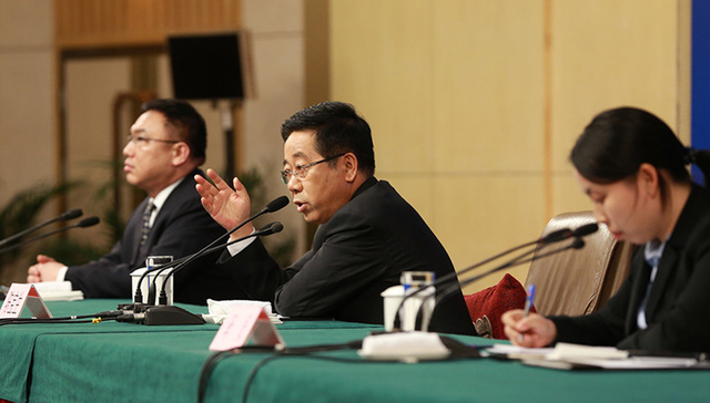 陈宝生谈高校恶性挖人：孔雀东南飞，麻雀也飞