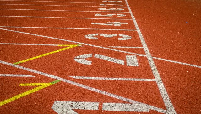 教育部长谈“毒跑道”事件的产生：都喜欢低价竞标 没有质量意识