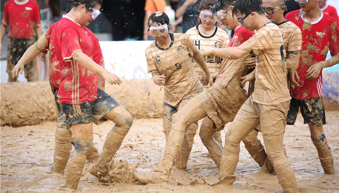 【体验报告】中国足球产业红红火火 零门槛的泥浆足球也能火吗？