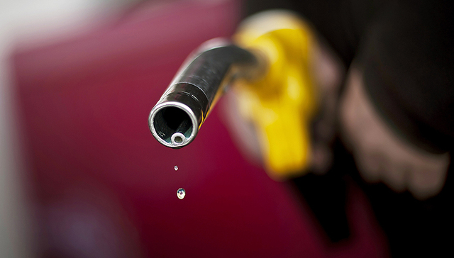 国内成品油价格将小幅下调 加满一箱油可节约3元