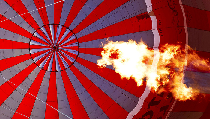 土耳其热气球因强风撞向地面致49伤 包括15名中国游客