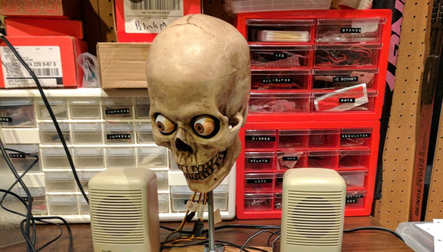 这个会说话的骷髅头太可怕了。。亚马逊就有卖