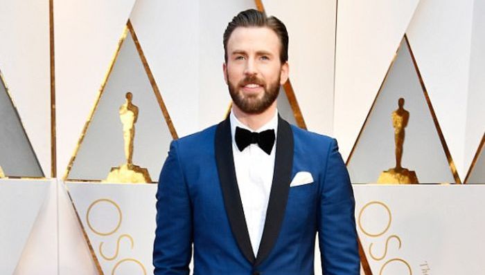 “美队”克里斯·埃文斯：就算掉粉也要怒怼特朗普