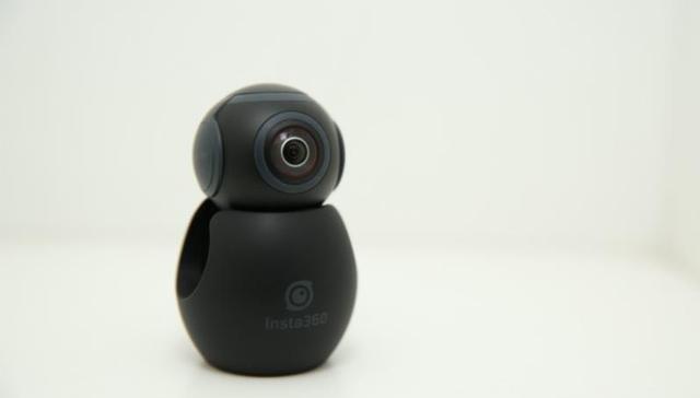 装上这个小相机 让你的安卓手机拍出360度全景照片