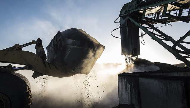 “最赚钱煤企”神华去年净利同比增四成 拟派息590.72亿元