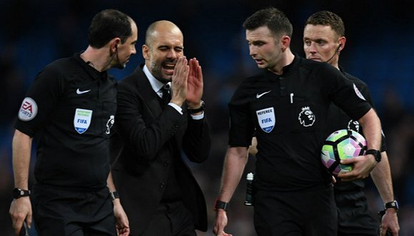 足球裁判一场比赛平均吹罚245次 正确率竟能高达98%？