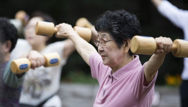 【天下奇闻】日本老人放弃驾照可享丧葬折扣