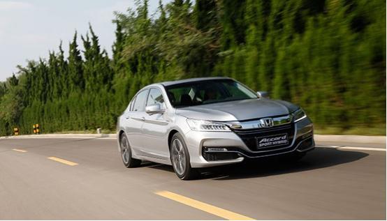 这辆在中国市场畅销了近20年的中级车带来了混动版，消费者会买单吗？