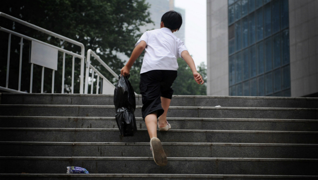 浙江一男教师涉嫌猥亵多名未成年人 当地警方已展开侦查