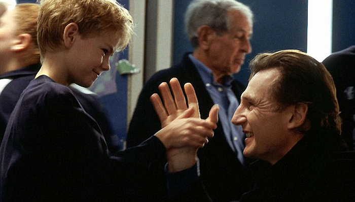 《真爱至上》原班人马14年后再聚首 为“红鼻子日”献礼