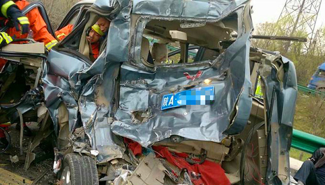 西临高速,交通事故,五菱面包车