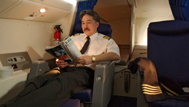 长途飞行时 机长在哪里休息？