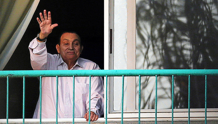 埃及前总统穆巴拉克获释回到位于开罗市内的家中