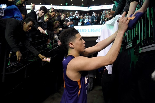 布克空砍70分创记录 骑士轻取黄蜂锁定分区冠军