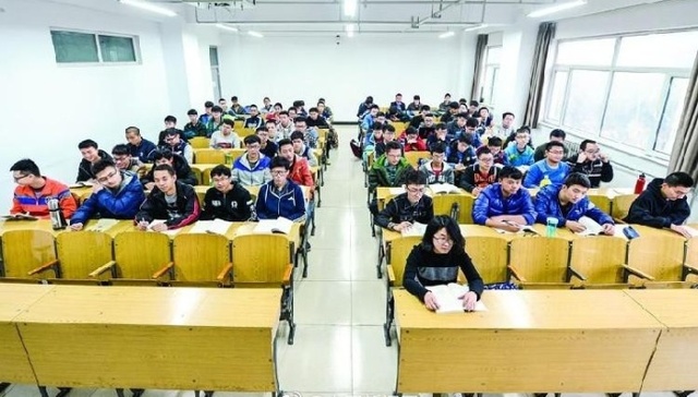 作为全班唯一一个女生是种怎样的体验？