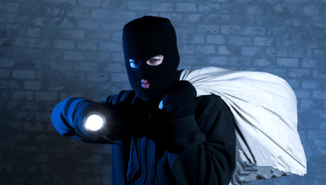 地方新闻精选｜兄弟劫匪连抢3家店仅得1800元 被抓哀叹“杭州没现金”