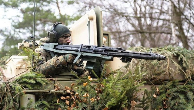 在北约军事演习中当群众演员是什么体验？