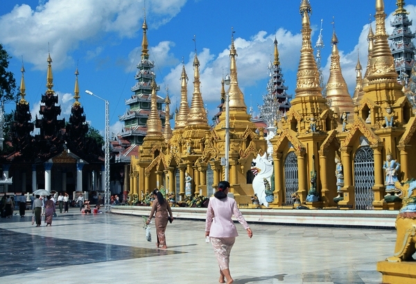 泰国游客商店同一商品两种标价 卖给你比正常贵一倍！