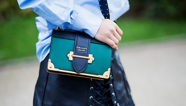 等深线,奥特莱斯,奢侈品行业,百货,1701,意大利空间,蚂蚁搬家,水客,虚假单据,公开转让说明书