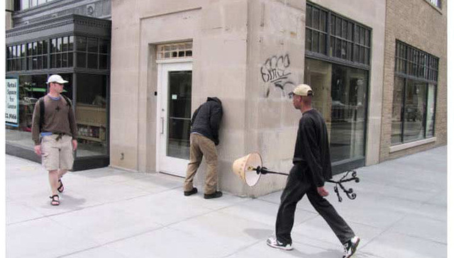 战斗民族往街上扔了点模型 越仔细看越恐怖