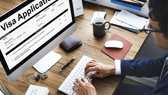 越发收紧的美国工签政策 可能让这些国家得了便宜