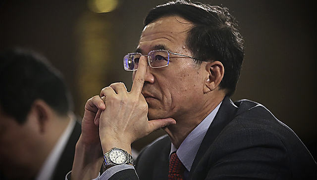 刘士余批“10转30”高送转乱象 两公司火速调整方案多发钱少发股