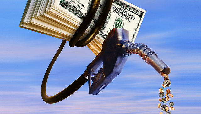 国内成品油价年内最大涨幅来袭 加满一箱油多花8元