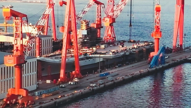 官媒证实国产航母已刷漆 网友命名首选为“台湾号”
