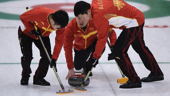 【体育晚报】前阿根廷主帅执掌日本男篮 男子冰壶年终排名中国升至第七
