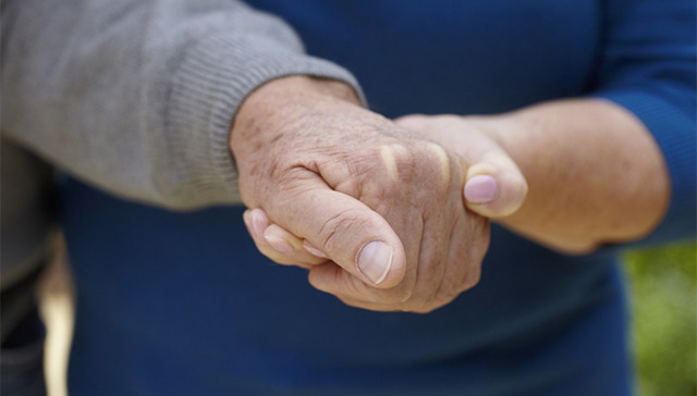 光明时评：政策性补偿失独家庭体现社会公义