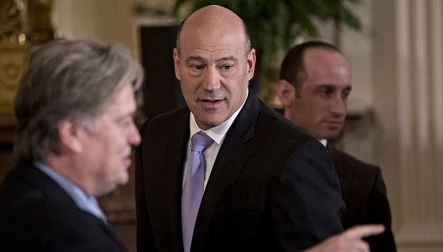 特朗普变温和是因为“背后的男人”换成了他