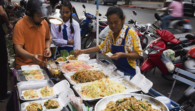 下次去泰国曼谷 可能就看不到著名的街边小吃了