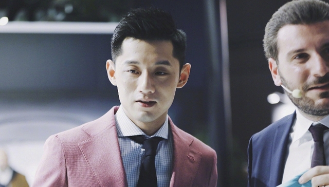 【体育明星日常】张继科粉装亮相上海车展 托蒂11岁儿子5场8球获金靴