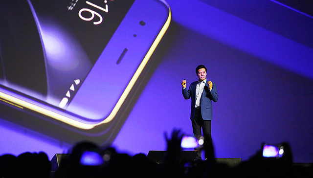 四曲面机身双摄像头 涨价了的小米6你会买单吗？