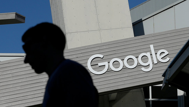 今天的谷歌、脸书和亚马逊如何背叛了互联网的初心？