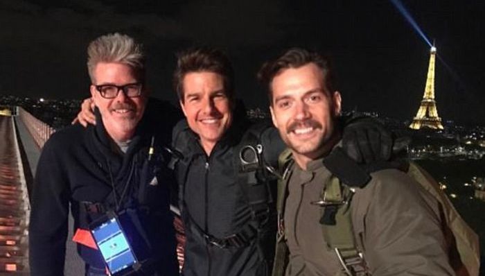 亨利·卡维尔留起胡子与汤姆·克鲁斯在巴黎拍摄《碟中谍6》