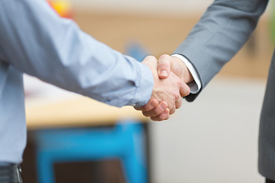 新华都集团总裁入驻白药控股董事会 巨额收购资金来源受关注