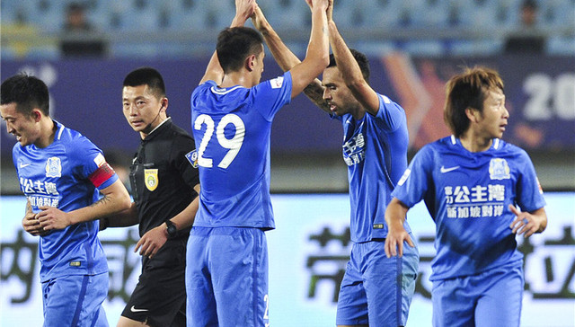 中超第6轮：10人恒大险胜辽宁 富力逆转苏宁稳居头名