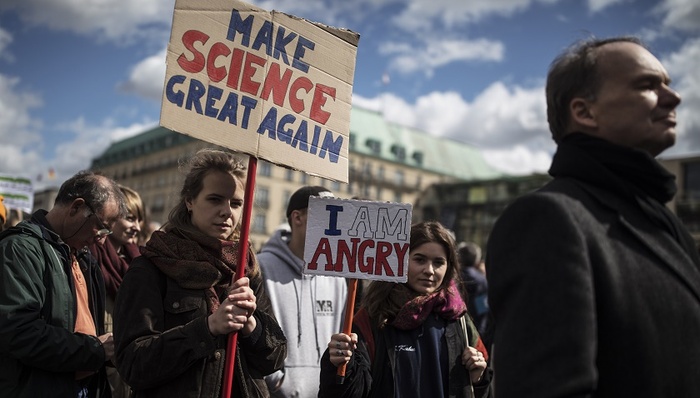 做给特朗普看？世界地球日全球游行“让科学再次伟大”