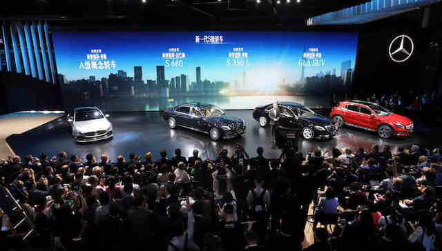 奔驰展示了迄今为止最完备的在华产品阵容 他们的决策者则表现谦逊