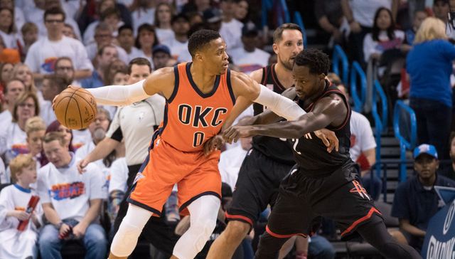 骑士横扫步行者率先晋级 威少空砍三双火箭3-1夺赛点